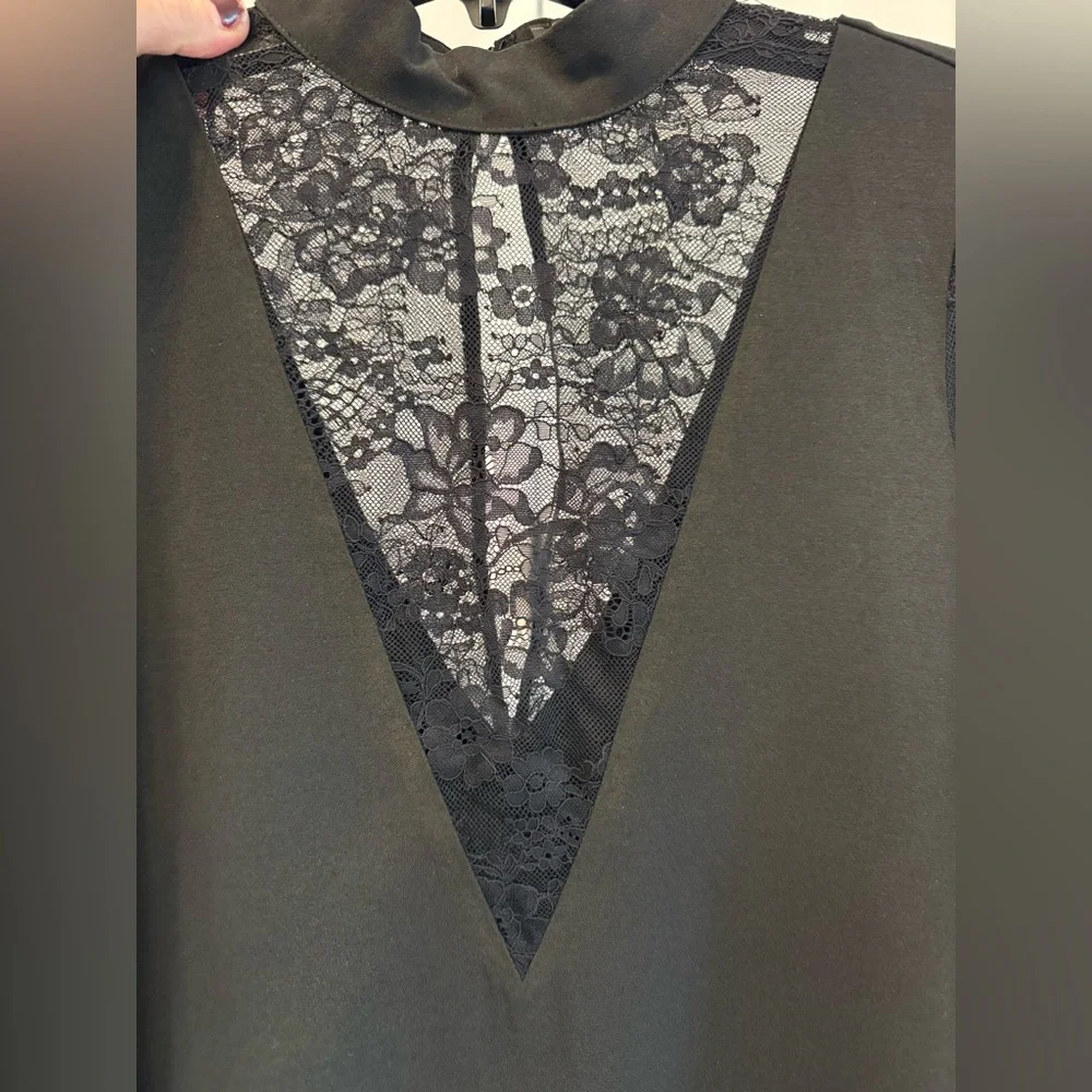 Black Lace Akira dress - Picture 2 of 4